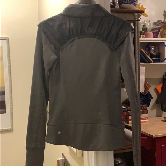 Lululemon Snug Sprinter Jacket - Picture 4 of 9